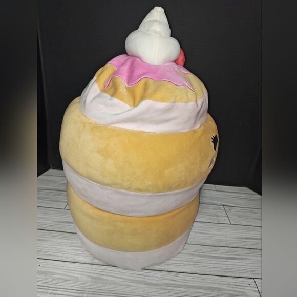 Squishmallow Sawtelle LARGE Strawberry Shortcake Pancake Collectible Plush Toy - Picture 9 of 11
